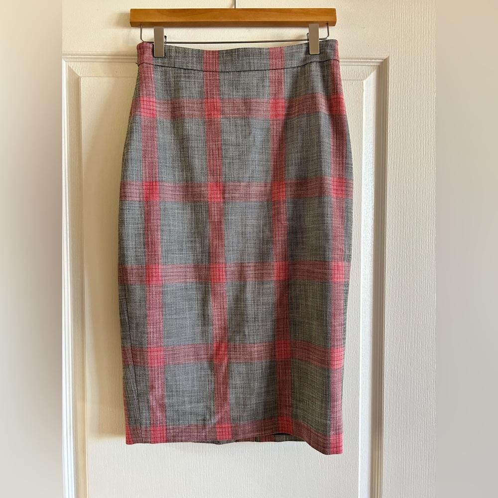 Halogen Pencil Skirt in Grey and Pink Sz 4 Excellent Condition